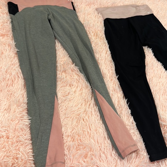 Two pair of Victoria, secrets size, small yoga, stretch pants - Picture 4 of 9